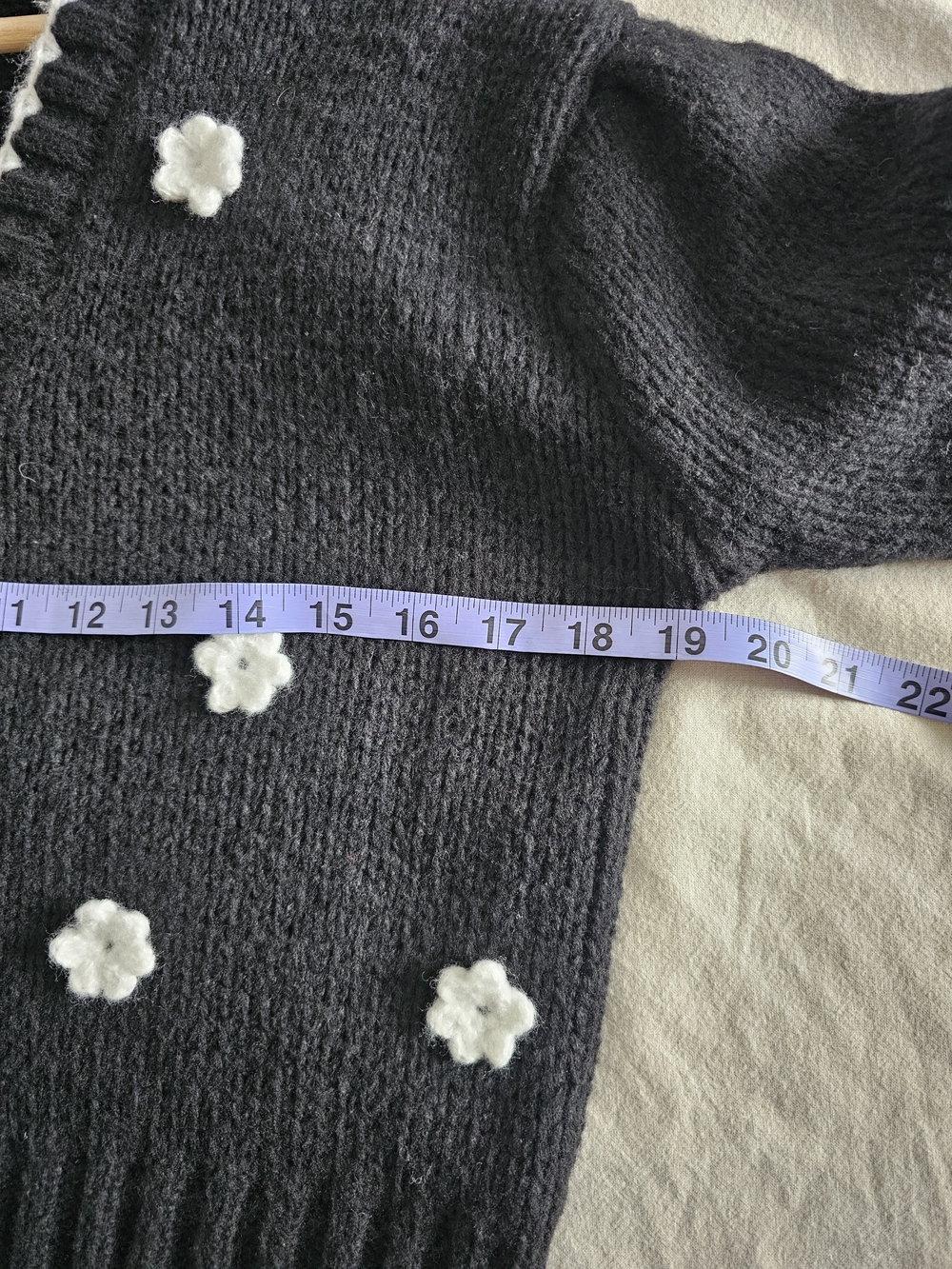 Black Cropped Cardigan White Floral Patches Size S Feminine Boho Chic - Picture 7 of 9